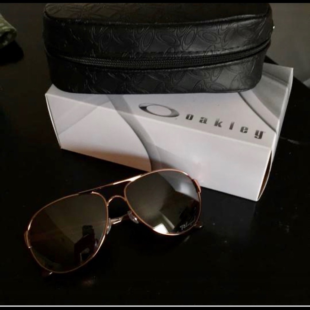 Oakley aviator sunglasses